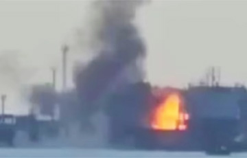 ВСУ существенно повредили московитский паром «Славянин» в порту «Кавказ»