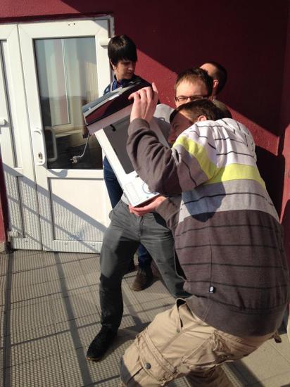 Фотофакт: Минчане наблюдали солнечное затмение через микроволновку