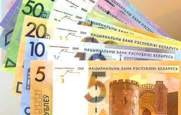 Со счетов беларусов начали автоматически списывать деньги