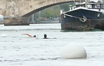 Министр спорта Франции погрузилась в Сену, чтобы доказать чистоту воды перед Олимпиадой