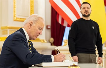 Байден подписал законопроект о помощи Украине