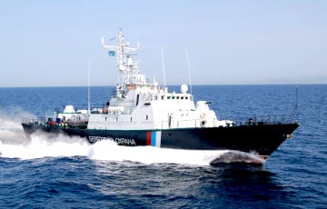 Украинские дроны поразили в Крыму московитский корабль «Светляк» прямо на ходу