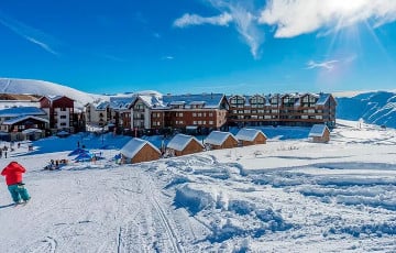На горнолыжном курорте в Грузи проучили туриста в куртке с надписью «Russia»
