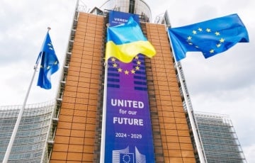 Перед штаб-квартирой Еврокомиссии подняли украинский флаг