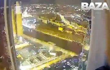Яркие вспышки и грохот над Москвой: дроны атаковали правительственный центр