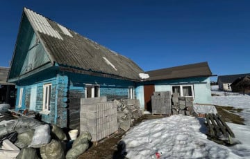 Беларус бесплатно предлагает дом под Минском всем желающим, но его пристыдили комментаторы