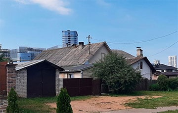 В Минске продают старый деревянный дом за сумасшедшие деньги