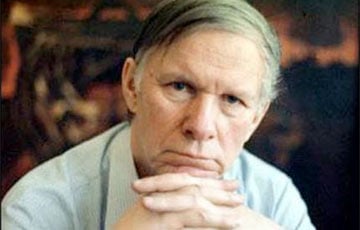 Беларусский бренд выпустил коллекцию часов, посвященную Василю Быкову