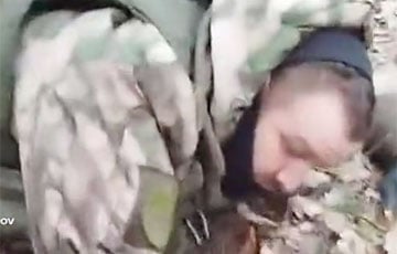Видеофакт: Боец ВСУ с юмором берет в плен московитского разведчика