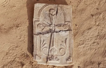 В Абу-Даби археологи нашли крест возрастом 1400 лет