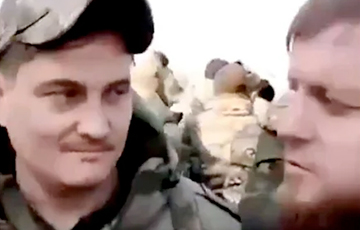 Кадыровец жестко потроллил позирующих с ним московитских солдат
