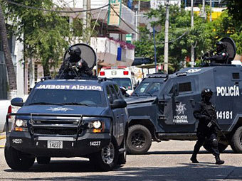 В Мексике вооруженные бандиты убили 12 полицейских