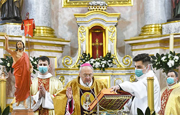 Как католики Минска отмечают праздник Пасхи