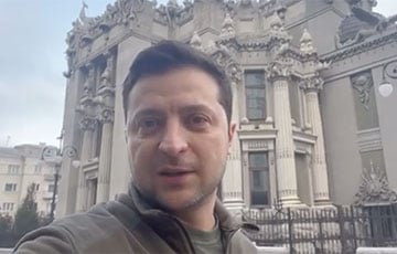 «Я тут, будем защищать наше государство»: Зеленский записал видео из центра Киева