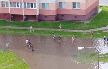 Фотофакт: Сильный ливень превратил еще один белорусский город в Венецию