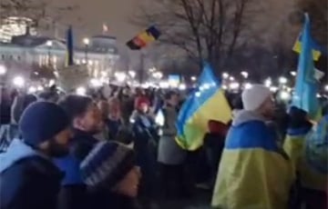 В центре Берлина начался митинг с требованием предоставить Украине танки