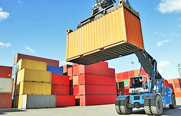 Bloomberg сообщил о падении контейнерного импорта в Московию на 60%