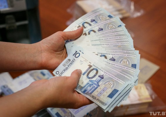 Средняя зарплата в декабре выросла до 801 рубля