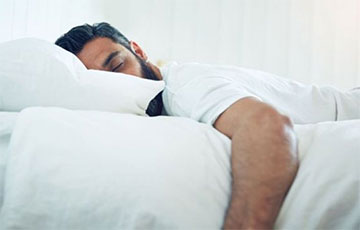 Ученые: Сон на боку обладает полезными свойствами