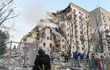 Дома в огне и разрушенные многоэтажки: Московия массированно атаковала Киев