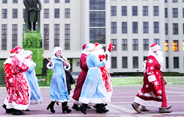Деды Морозы и Снегурочки прошли по центру Минска