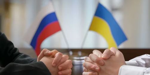 Мединский высказался о будущей встрече президентов, Зеленский — о масштабных ударах по Украине