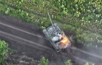 Московитский оккупант бросил товарищей в горящем танке и убежал