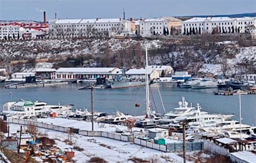 «Мощнейший взрыв в Севастополе, похоже на  прилет по аэродрому»