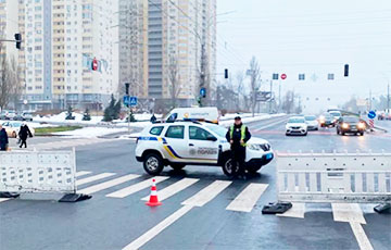 Улица превратилась в реку: московитские ракеты повредили водопровод в Киеве