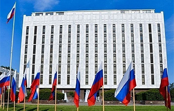 США закрывают московитский визовый центр и лишают дипломатов РФ привилегий