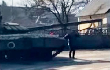 Украинец с голыми руками бросился на амбразуру вражеского танка