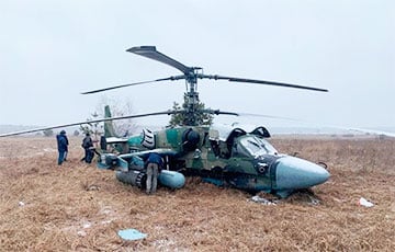 Разбитые оккупанты вытаскивают остатки своих вертолетов из Чернобыевки