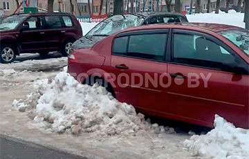 «Это мое место»: в Гродно мужчина засыпал снегом авто соседа