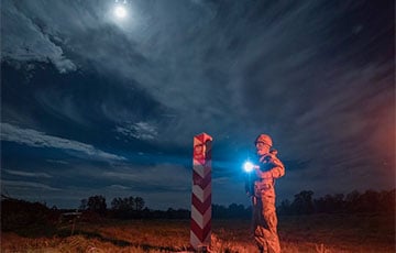 В свете прожекторов: польские военные показали, что происходило ночью с белорусской стороны границы