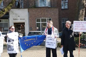 В Гааге пикетировали посольство Беларуси (Фото)