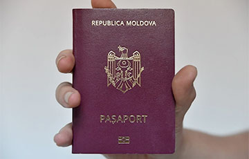 Экс-премьер Молдовы заявил, что в стране выдают паспорта и водительские права со скрытой надписью «Беларусь»