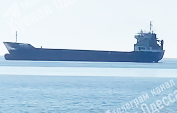 Взрыв в порту Одессы: грузовое судно повреждено из-за морской мины