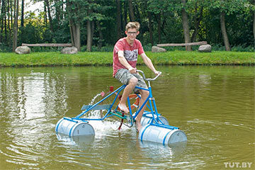 Подросток из Гродно  создал уникальный водный велосипед