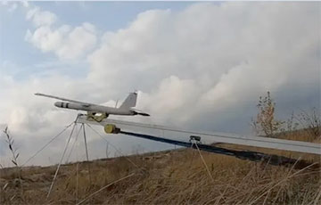 Появилось видео эффектного удара украинского дрона-камикадзе по московитской «Осе»