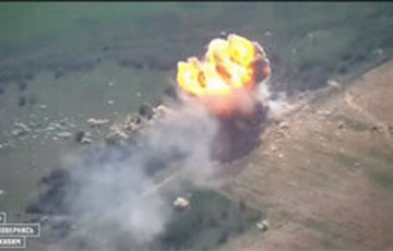 Украинские бойцы уничтожили вражескую технику высокоточным 155-мм снарядом Excalibur