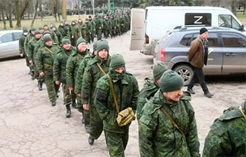 В московитском Липецке партию мобилизованных погнали на войну под плач родственников