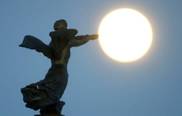 Ночью над Беларусью видели Снежную Луну