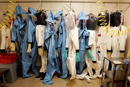 Из больницы в Париже украли костюмы бактериологической защиты