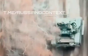 Украинский дрон-камикадзе догнал и уничтожил московитский танк в Крынках Херсонской области