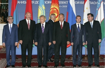 Семью Лукашенко усадили вместе с Саакашвили и Сарксяном (Фото)