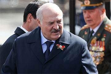 Лукашенко нес околесицу на параде 9 мая