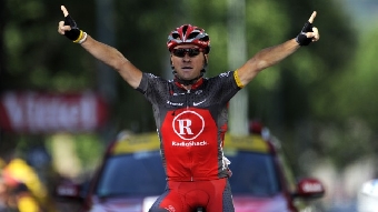 Константин Сивцов из-за травмы сошел с дистанции на третьем этапе "Тур де Франс"