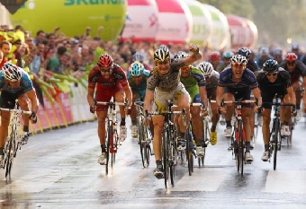 Немец Андре Грайпель выиграл 4-й этап "Тур де Франс", белорус Василий Кириенко финишировал 104-м