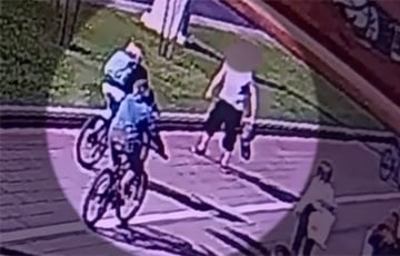 В Минске мужчина бросался на велосипедистов