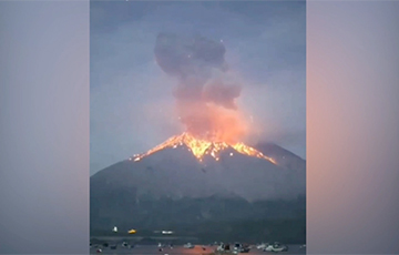 В Японии началось извержение крупного вулкана Сакурадзима
